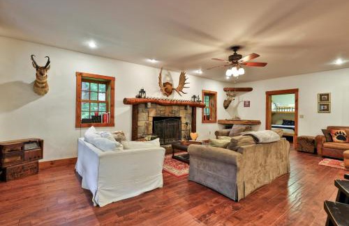 Stockbridge Casa | Spacious Vermont Mountain Retreat - 4BR,4BA - Near Skiing & Hiking - Perfect for Groups
