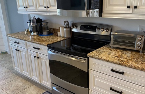 Vero Beach Casa | Spacious Vero Beach waterfront pool home. Pet friendly