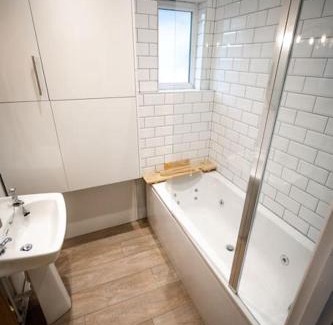 Plymouth Casa | Spacious Victorian 4 Bed l Cocktail Bar Spa Bath Workspaces