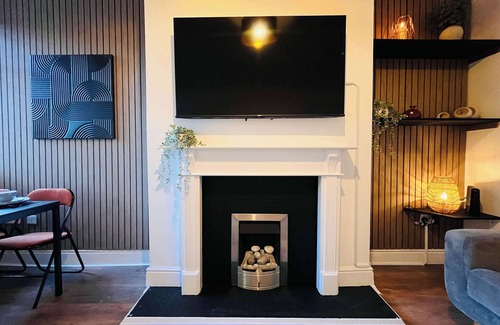 Eccles Casa | Spacious Victorian 5Bed/5Bath w Free Parking