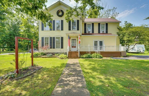 Ellicottville Cabaña | Spacious Victorian Home 1/4 Mi to Holiday Valley!
