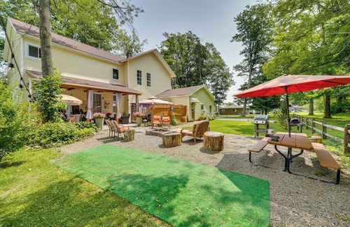 Ellicottville Cabaña | Spacious Victorian Home 1/4 Mi to Holiday Valley!