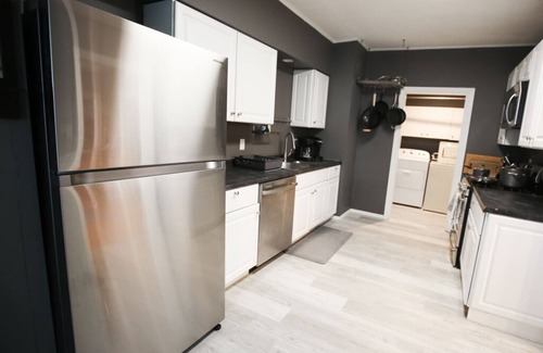 Northeast Minneapolis Arts District Apartamento | Spacious Victorian 3BR Long Stays by Lux Life