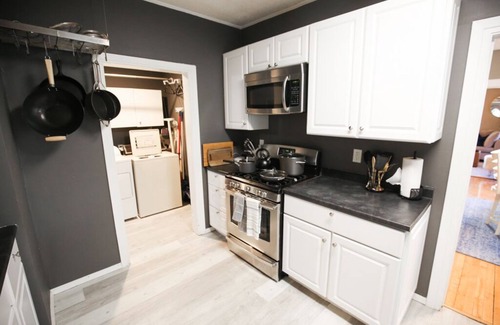 Northeast Minneapolis Arts District Apartamento | Spacious Victorian 3BR Long Stays by Lux Life