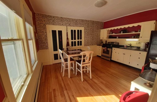Wells River Casa | Amplia victoriana con porche