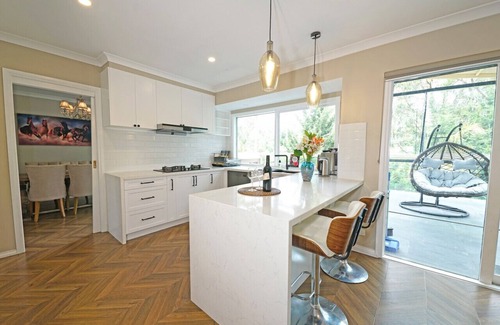Doncaster East Casa | Spacious Villa Big Group in Doncaster East 6BRM