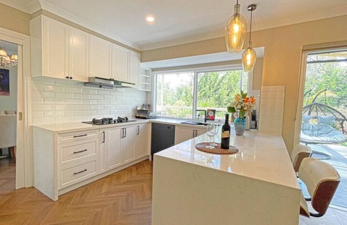 Doncaster East Casa | Spacious Villa Big Group in Doncaster East 6BRM