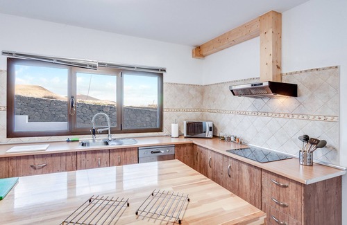 Tetir Villa | Amplia villa "Casa el Aceitunal" con vistas a la montaña, jardín, terraza y piscina