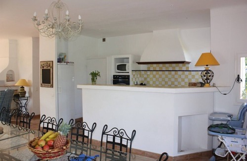Le Thoronet Villa | Una espaciosa villa en Provenza, cerca de Lorgues, con una gran piscina climatizada.