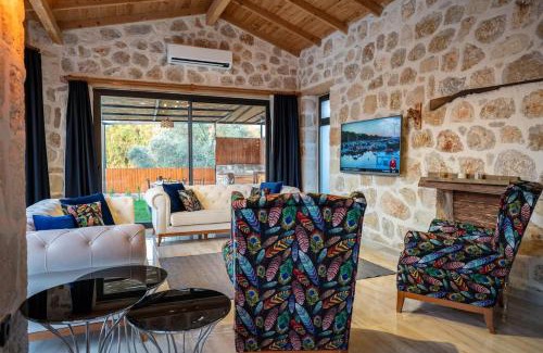 Kas Casa | Spacious Villa Pool, Jacuzzi