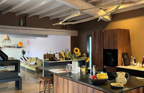 Pujaut Casa | AMPLIA VILLA RENOVADA MUY ACOGEDORA DE PIE COMPLETO EN UN PARQUE DEPORTES CON PISCINA