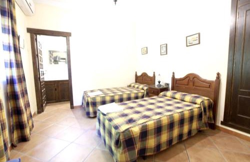 Sanlúcar la Mayor Villa | Spacious Villa with Pool in Sanlúcar la Mayor