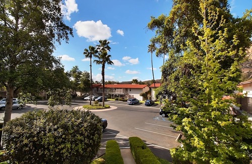 San Diego Country Estates Apartamento | Spacious Villa w/ Full Kitchen, Swimming Pools & Tennis Courts in Ramona