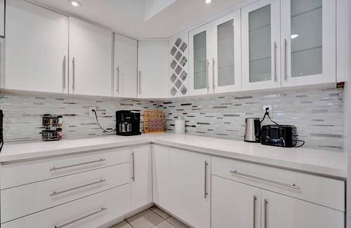 Hollywood Hills Villa | Huge Villa with Heated Pool, Trampoline BBQ Games