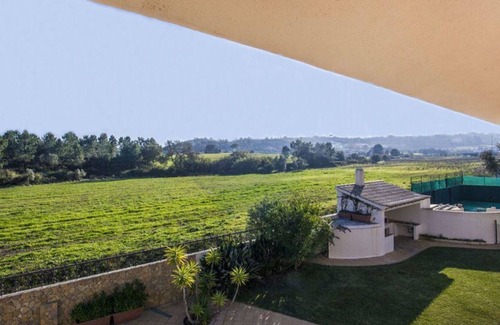 Maca Villa | Amplia villa con piscina climatizada, cancha de tenis y bañera de hidromasaje (a solo 30 minutos de Lisboa)