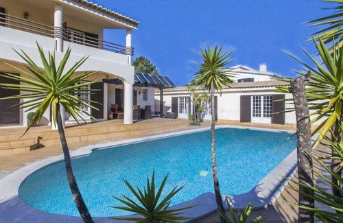 Maca Villa | Amplia villa con piscina climatizada, cancha de tenis y bañera de hidromasaje (a solo 30 minutos de Lisboa)