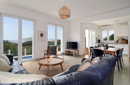 Okrug Donji Villa | Spacious villa with pool, 300m to beach, private location, sea views, terraces