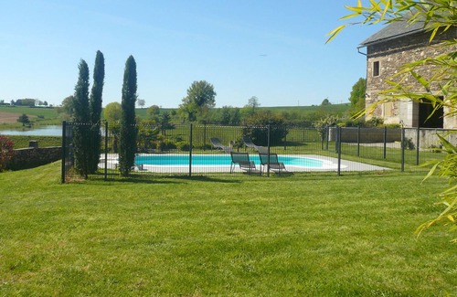 Montirat Villa | AMPLIA VILLA CON PISCINA CLIMATIZADA