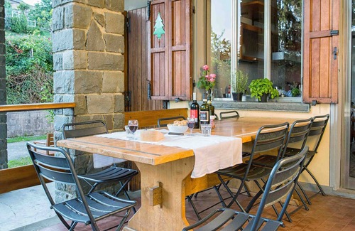 San Quirico Casa | Amplia villa con hermosa vista a una piscina privada en un gran jardín.
