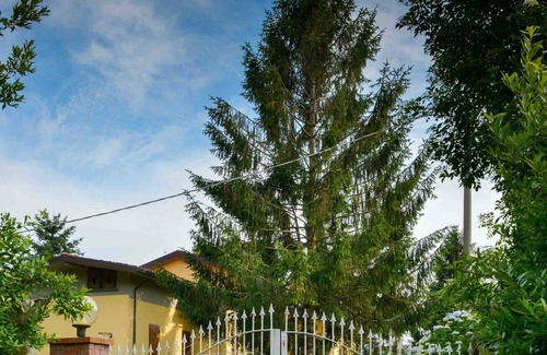 San Quirico Casa | Amplia villa con hermosa vista a una piscina privada en un gran jardín.