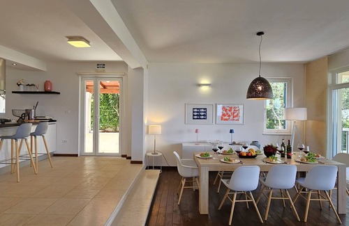 Sutivan Villa | Spacious villa with private pool, 100m to beach sea views, terraces and gardens
