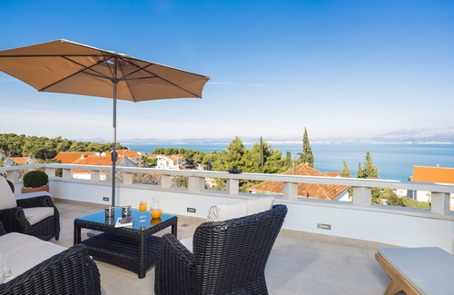 Sutivan Villa | Spacious villa with private pool, 100m to beach sea views, terraces and gardens