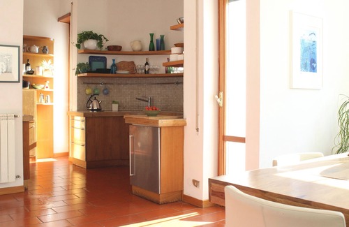 Formello Villa | Villa modernista con piscina privada en Roma a 20 minutos de distancia con vistas al parque nacional