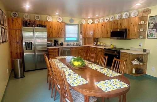 Casper Casa | Spacious Vintage Getaway. Walkable!