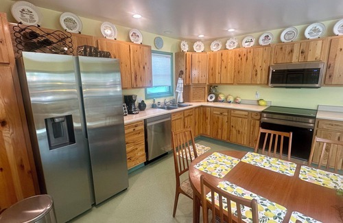 Casper Casa | Spacious Vintage Getaway. Walkable!