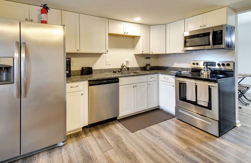 Norfolk - Virginia Beach Casa | Spacious Virginia Beach Home: 3 Mi to Town Center