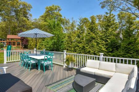 Harwich Port Casa | Spacious w Basketball Court & Playground