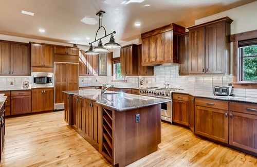 Christie Heights Casa | Spacious w/Mtn Views + Hot Tub + Close to Nordic Trails - Mountain Memories