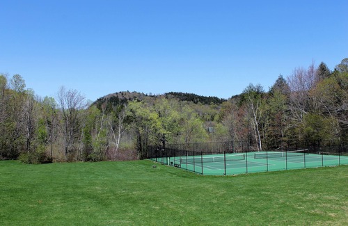 Warren Condominio | Spacious Mountain Escape - ¡a solo minutos de Sugarbush! Corto plazo y estacional!