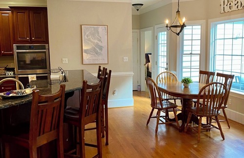 Mount Holly Casa | Spacious Water Front House off of Potomac River 5 Bedroom/ 5 Full Bath