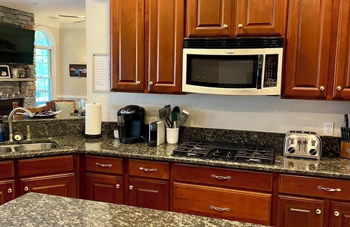 Mount Holly Casa | Spacious Water Front House off of Potomac River 5 Bedroom/ 5 Full Bath
