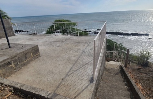 La Boquita Casa | Spacious water-front house with amazing view and access to the ocean.