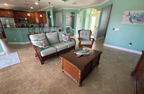White Marsh Casa | Spacious Waterfront 4+ bedroom Pool Home in delightful Rotonda West, FL