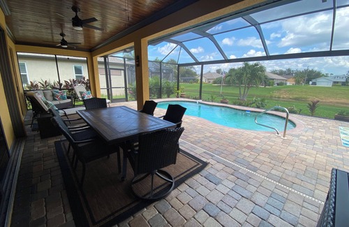 White Marsh Casa | Spacious Waterfront 4+ bedroom Pool Home in delightful Rotonda West, FL
