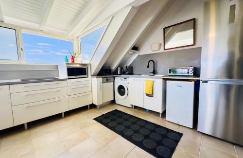 Nettle Bay Apartamento | Spacious Waterfront 2 Bedroom Condo with 2 Bathrooms, Pool, AC