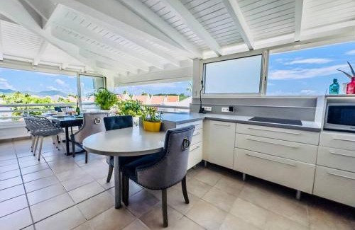 Nettle Bay Apartamento | Spacious Waterfront 2 Bedroom Condo with 2 Bathrooms, Pool, AC
