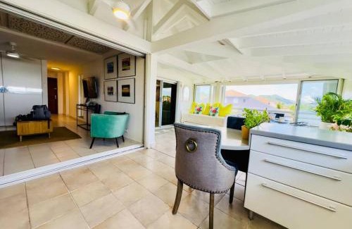 Nettle Bay Apartamento | Spacious Waterfront 2 Bedroom Condo with 2 Bathrooms, Pool, AC
