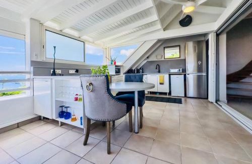 Nettle Bay Apartamento | Spacious Waterfront 2 Bedroom Condo with 2 Bathrooms, Pool, AC