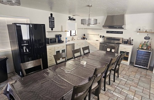 Parker Strip Casa | Spacious waterfront 4 bedroom home with WiFi, AC on Parker Strip with dock views