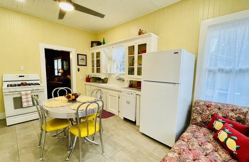 Lafayette Cabaña | Spacious, Waterfront Cottage + 2.5 Acres on BAYOU in the HEART of Lafayette!