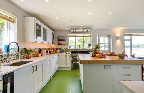 Dittisham Casa | Spacious Waterfront Home with Pool in Dittisham