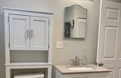 Danvers Apartamento | Spacious Waterfront Studio 2mi from Downtown Salem