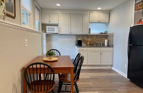Danvers Apartamento | Spacious Waterfront Studio 2mi from Downtown Salem