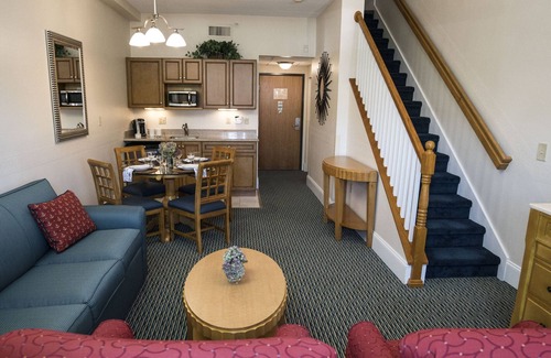 West Yarmouth Complejo | Spacious waterfront townhouse at Cove at Yarmouth