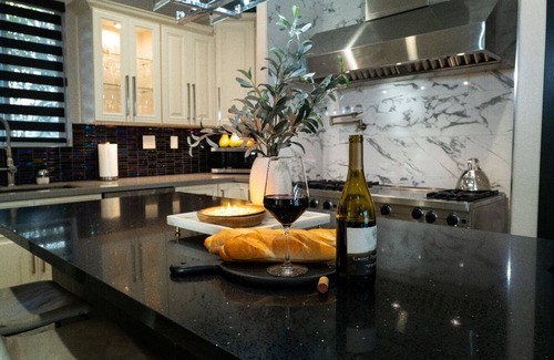 North Central Casa | Spacious, Well-Appointed, Lux/Modern Touches w/ Pool Table, Ping-Pong & Fire Pit