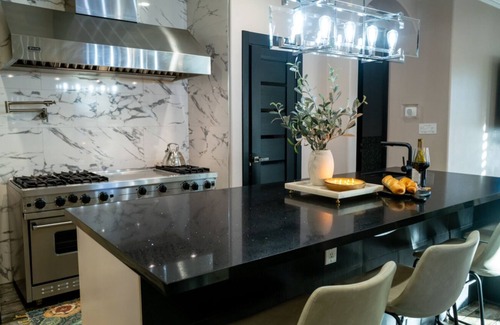 North Central Casa | Spacious, Well-Appointed, Lux/Modern Touches w/ Pool Table, Ping-Pong & Fire Pit